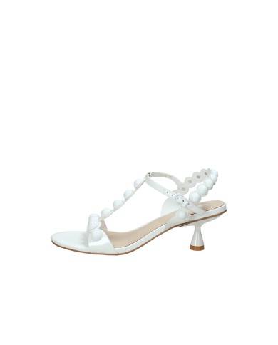 Jeannot 637.Q Sandalo scalzato con borchie tonde in vernice Bianco Jeannot 637.Q Sandalo scalzato con borchie tonde in vernice Bianco