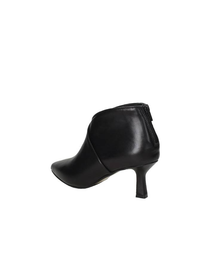 L'Arianna TR1662 Tronchetto donna con zip in pelle Nero L'Arianna TR1662 Tronchetto donna con zip in pelle Nero