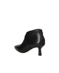 L'Arianna TR1662 Tronchetto donna con zip in pelle Nero L'Arianna TR1662 Tronchetto donna con zip in pelle Nero