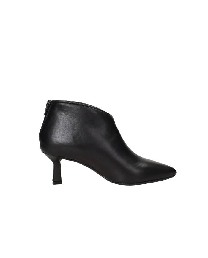 L'Arianna TR1662 Tronchetto donna con zip in pelle Nero L'Arianna TR1662 Tronchetto donna con zip in pelle Nero