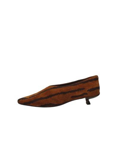JVAM Grant40177 Décolleté accollata "kitten heels" in camoscio animalier Cognac JVAM Grant40177 Décolleté accollata "kitten heels" in camoscio animalier Cognac