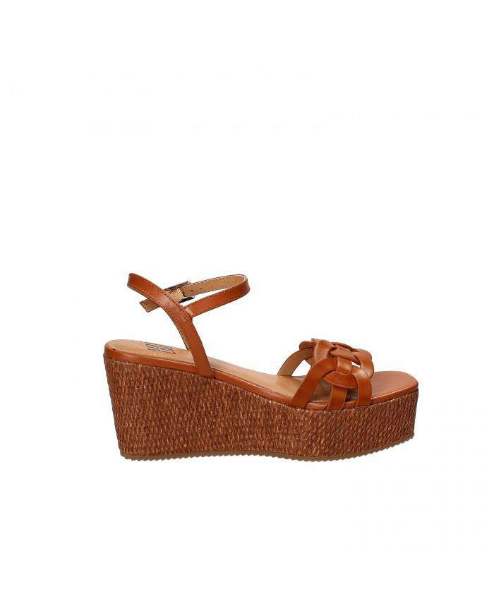 Bibi Lou Sandalo in pelle Tan 869.p11hg Nuova Collezione Bibi Lou Bibi Lou Sandalo in pelle Tan 869.p11hg Nuova Collezione Bibi Lou