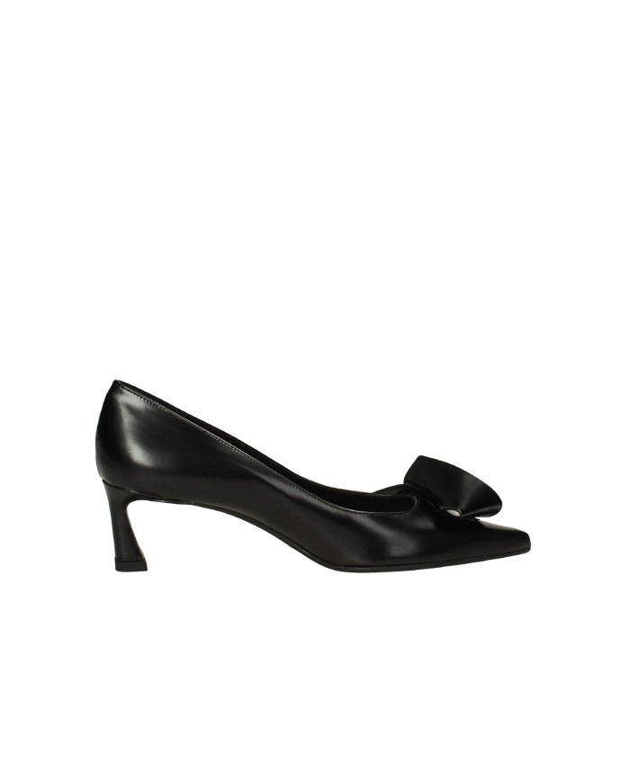 Chantal 2371 Decollété con accessorio scultura in nappa Nero Chantal 2371 Decollété con accessorio scultura in nappa Nero