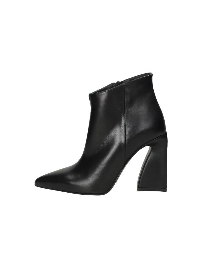 Albano 2732 Tronchetto in pelle di vitello Nero Albano 2732 Tronchetto in pelle di vitello Nero