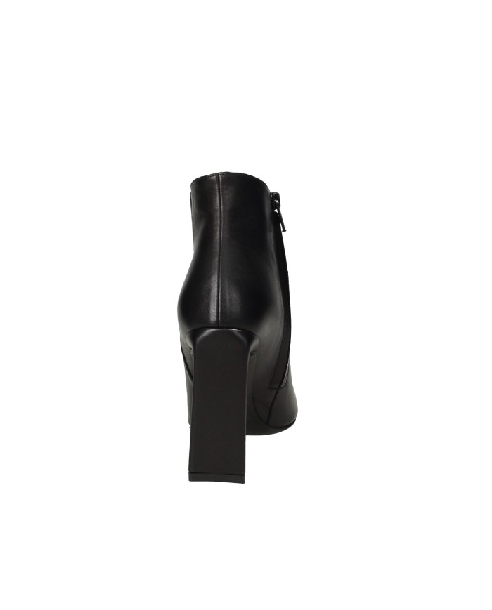 Albano 2732 Tronchetto in pelle di vitello Nero Albano 2732 Tronchetto in pelle di vitello Nero
