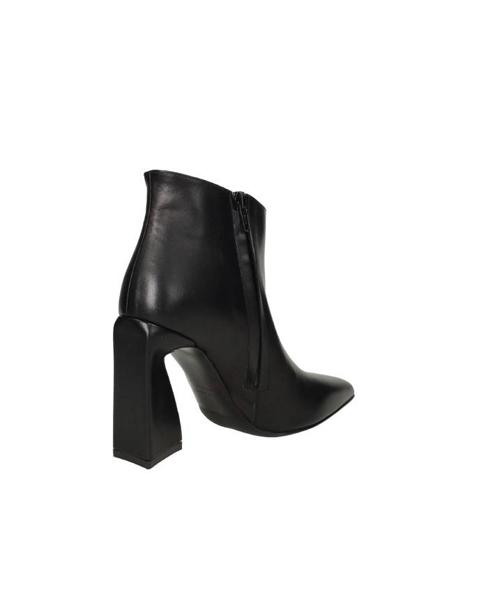 Albano 2732 Tronchetto in pelle di vitello Nero Albano 2732 Tronchetto in pelle di vitello Nero