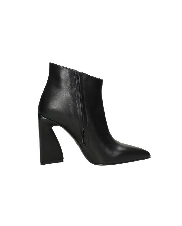 Albano 2732 Tronchetto in pelle di vitello Nero Albano 2732 Tronchetto in pelle di vitello Nero