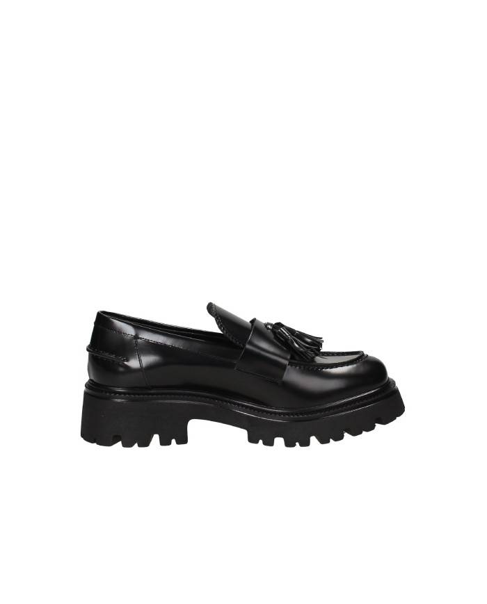 VSL 7630 Mocassino carrarmato in pelle con nappine Nero VSL 7630 Mocassino carrarmato in pelle con nappine Nero
